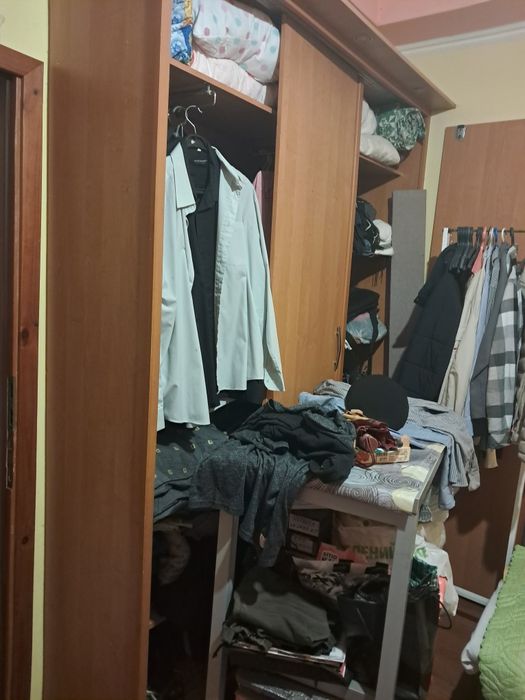 Шкаф из дерева нормальноя состояния