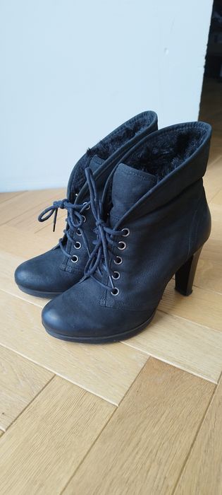 Czarne botki z kożuszkiem 35 wiązane nubuk