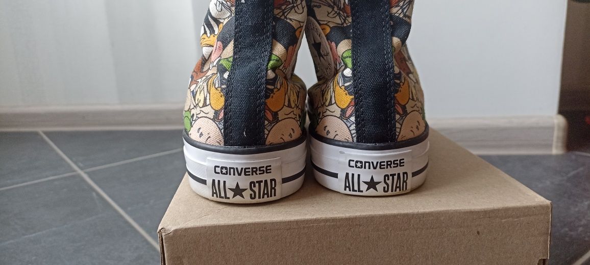 Looney Tunes Converse Sneakers 36.5