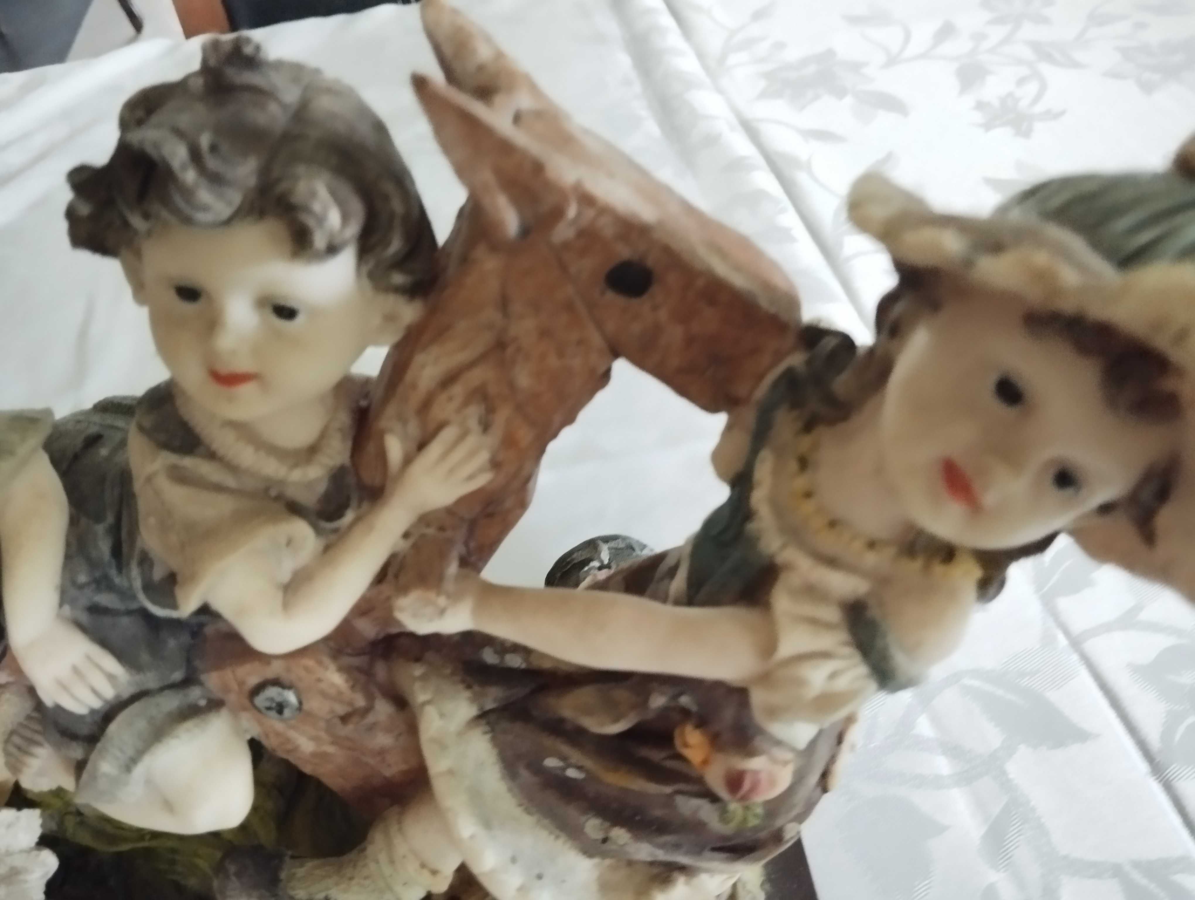 Estatueta em marfinite muito antiga em perfeito estado de conservação