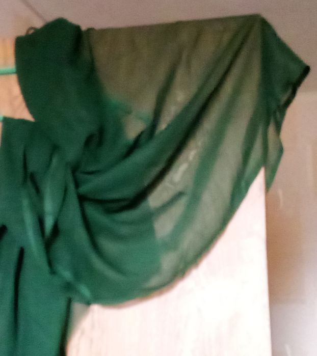 Зелена тканина шовк (1,1*1,32)м напівпрозора, нова, газова, смарагдова