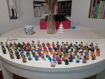 126 figurek LEGO+ akcesoria