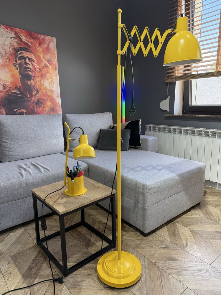 Lampa stojaca z lapka na biurko.