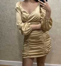 Сукня золотого кольору розміру хс