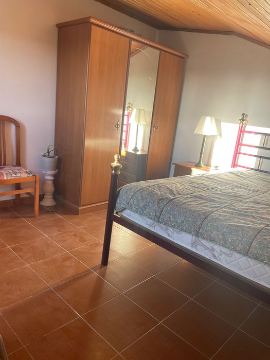 Aluguer de quarto em moradia