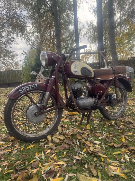 Zabytkowy  motocykl SHL 150