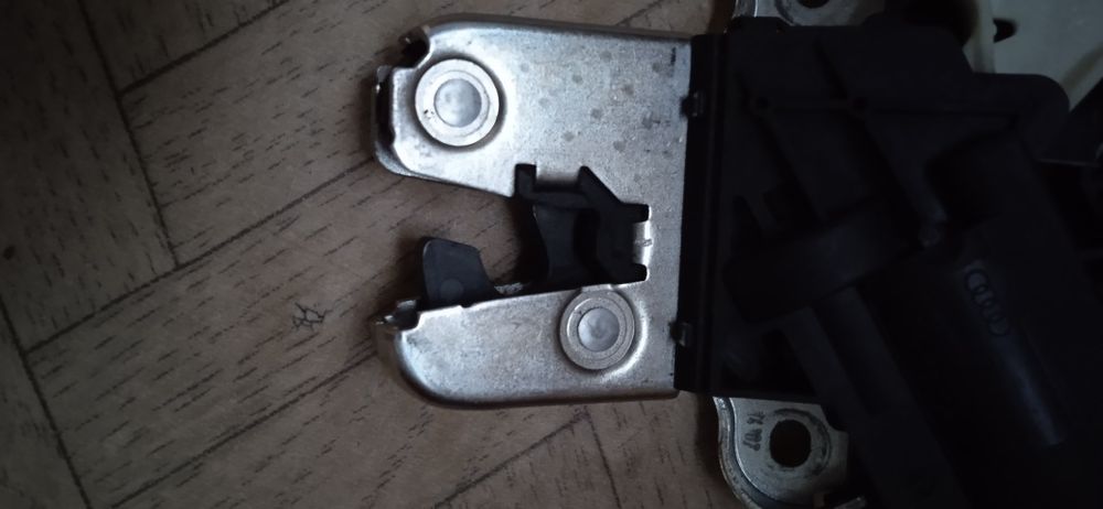 Замок багажника пассат б6