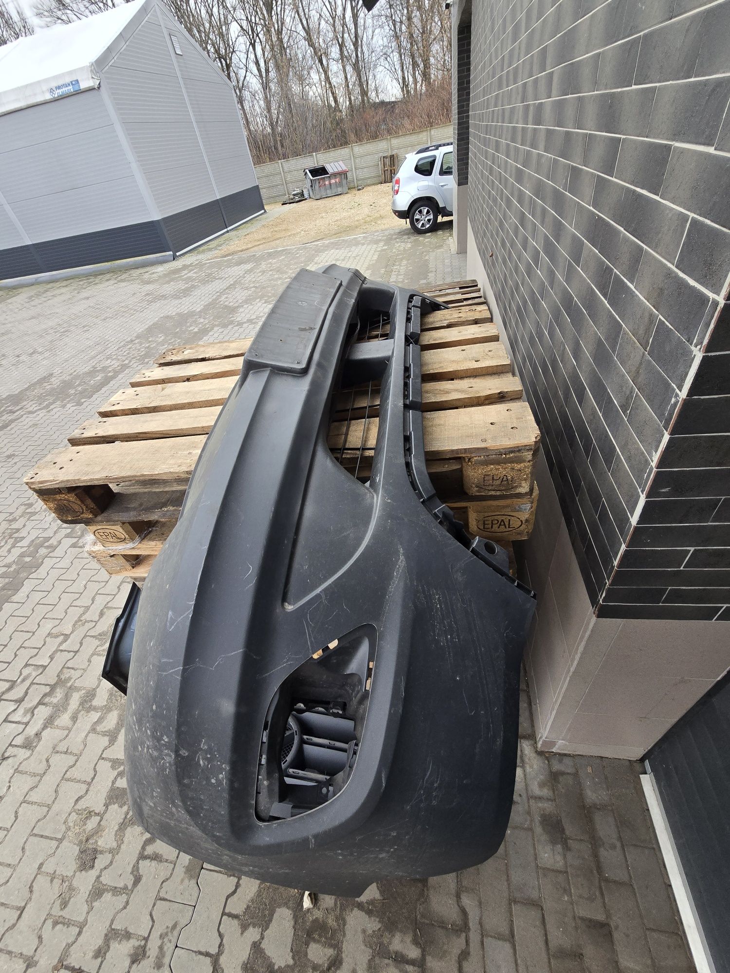 Mercedes-Benz 317, 2019r Zderzak przedni, drzwi pasażera, grill przedn