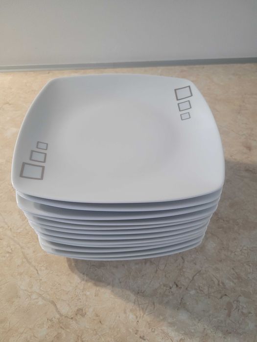 Serwis obiadowo-kawowy dla 12 osób z porcelany