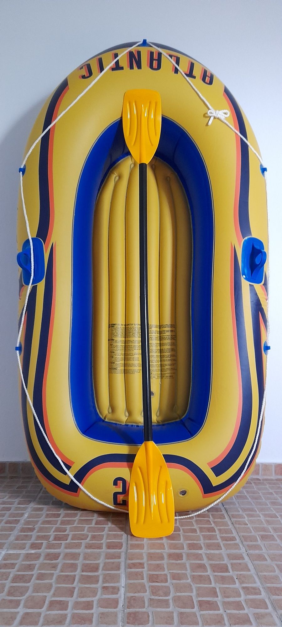 Barco Insuflável com Remos