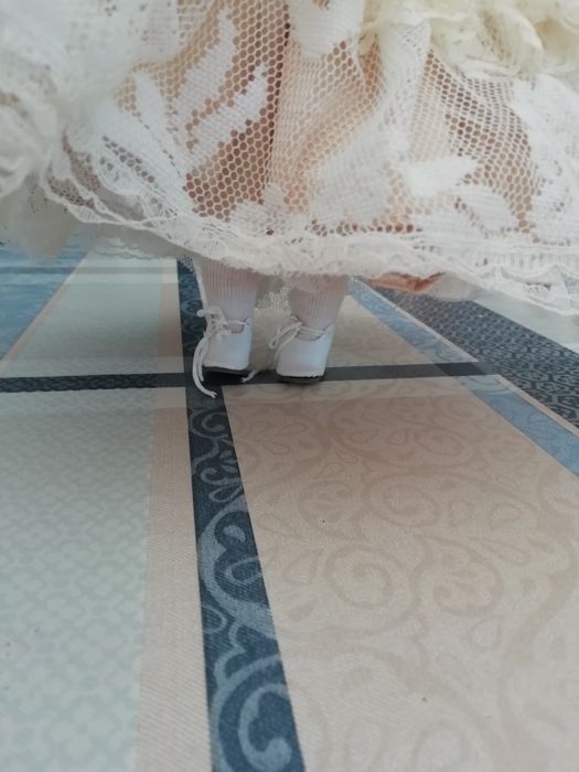 BONECAS PORCELANA lindas com 41 , 31 e 18 cm de altura.Casa e Colecção