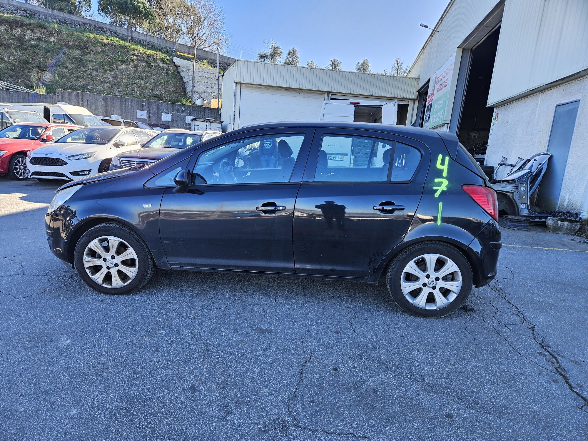 Opel Corsa D 1.4i de 2008 para peças