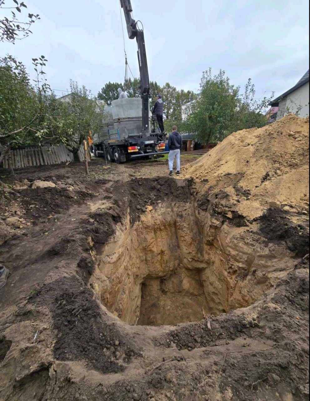 Каналізація в будинку. Копка септика, вигрібної ями с бетонних кілець.