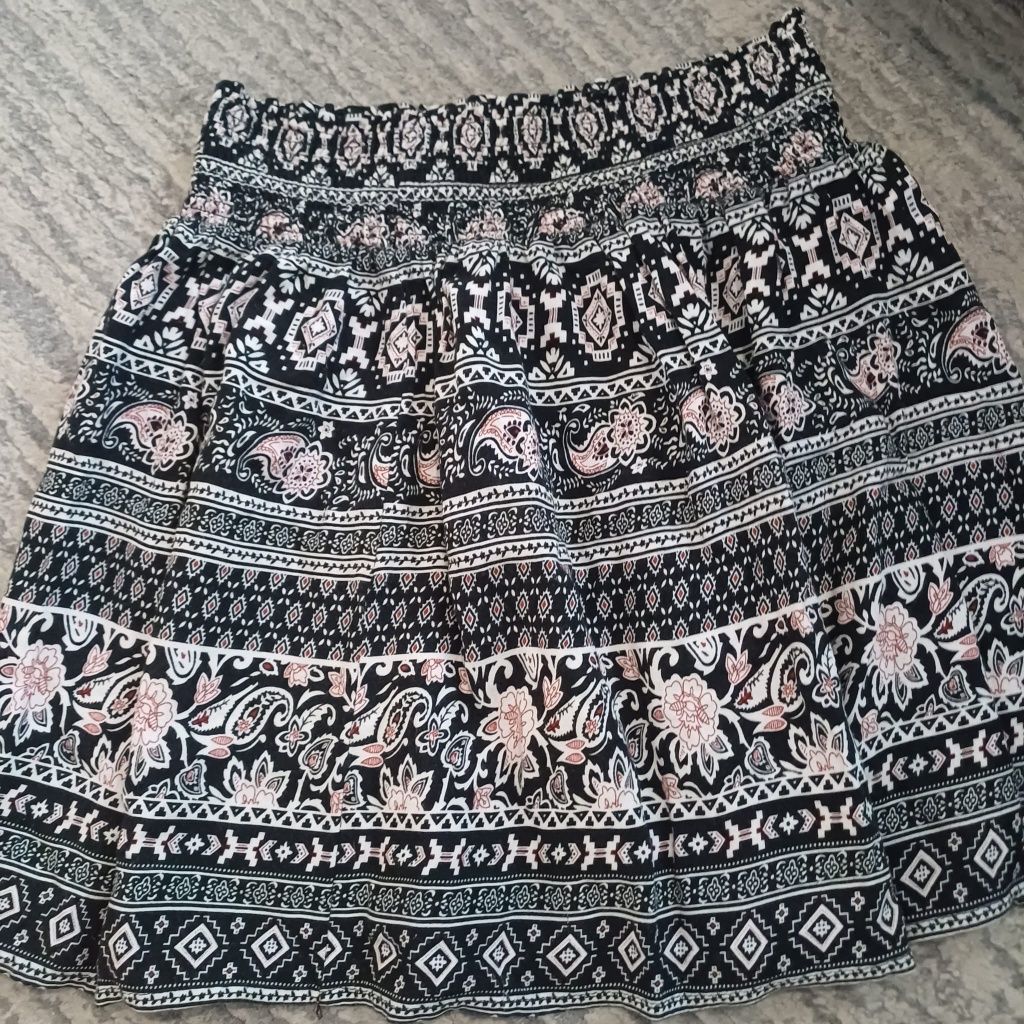 Zwiewna spódniczka we wzorki, Cropp
