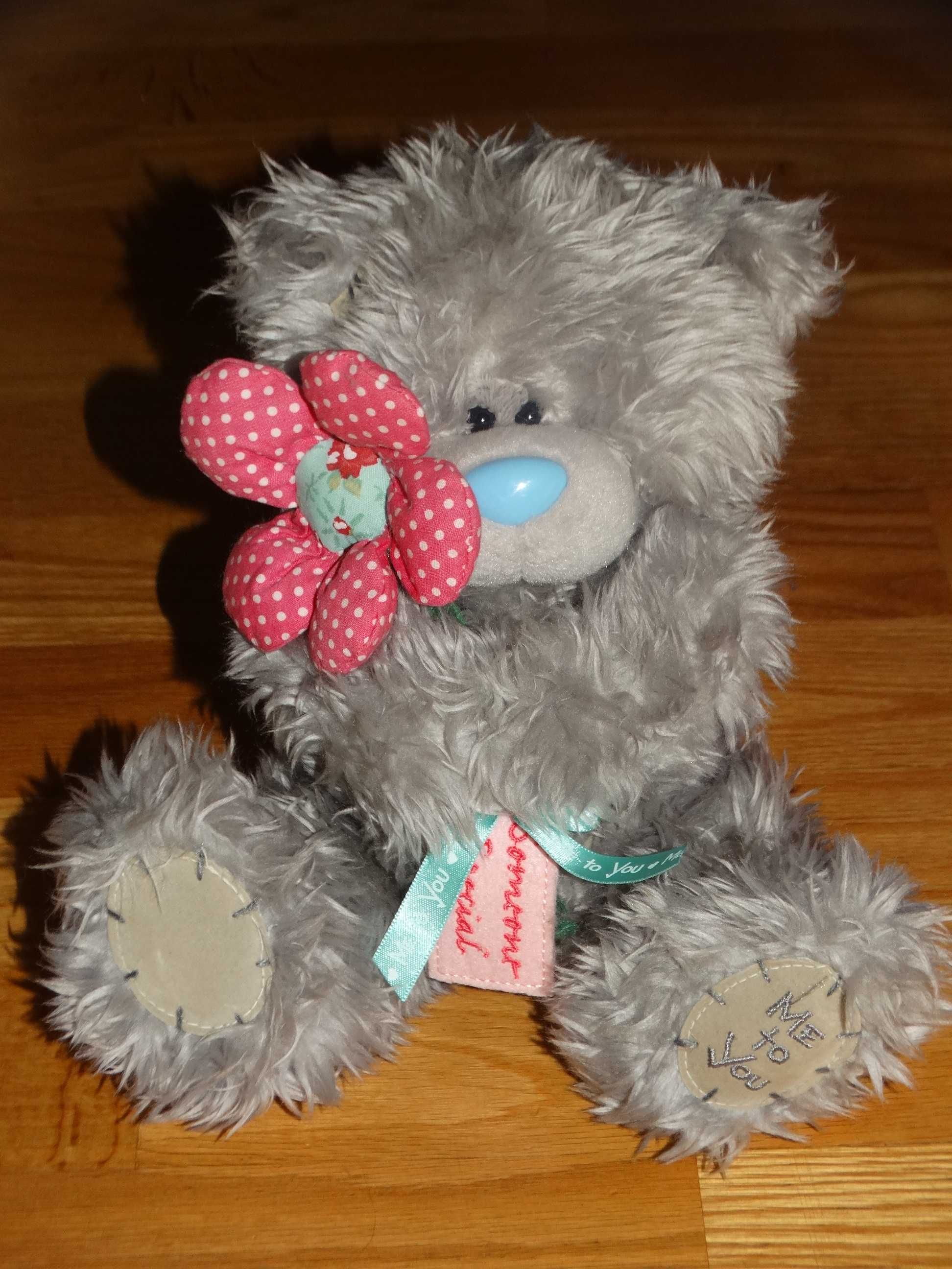 Miś Me to You z kwiatkiem i napisem Someone Special siedzący 18 cm