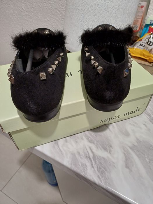 Czarne mokasyny z futerkiem