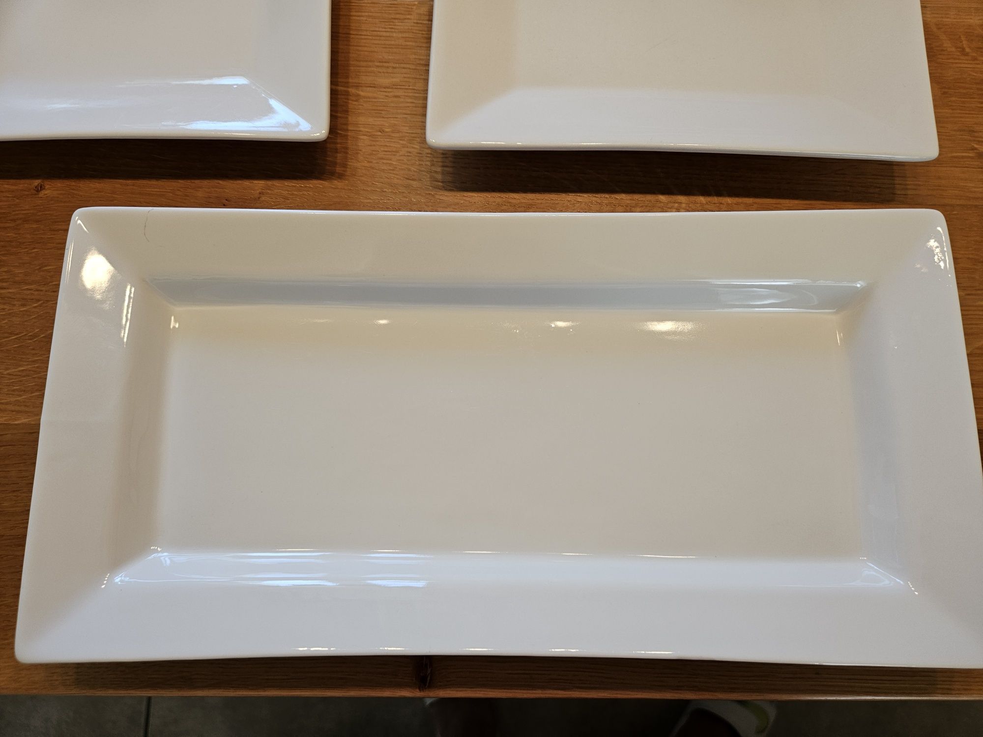 Komplet z białej porcelany
