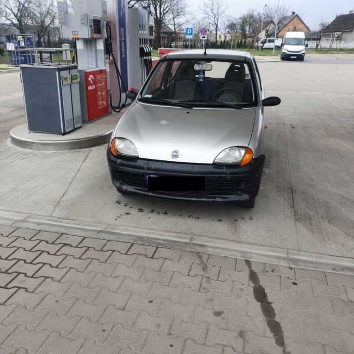 Fiat Seicento 900 kolor srebrny kod lakieru 647, hak na części