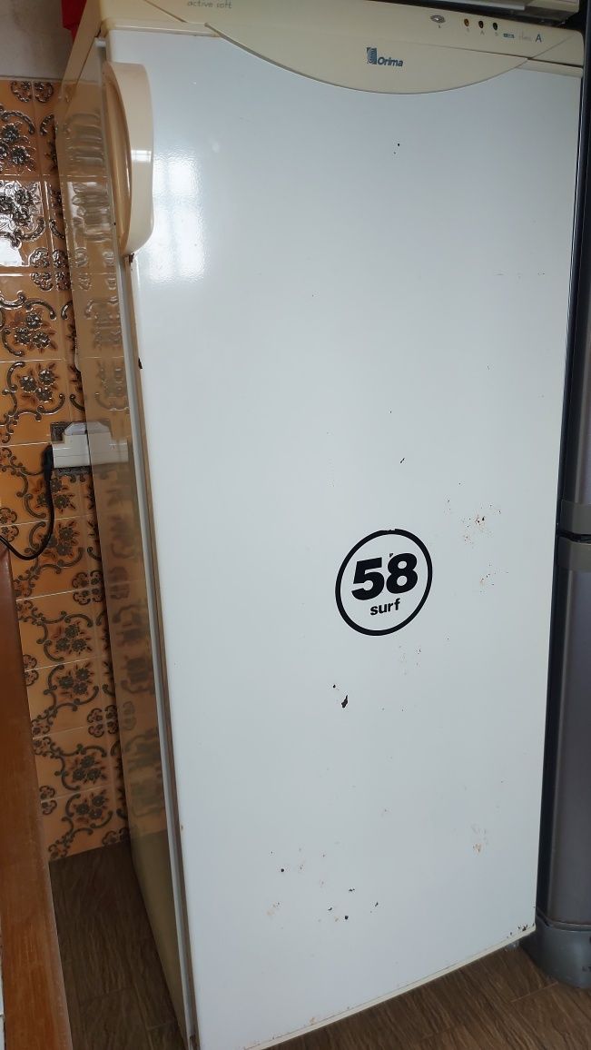 Arca congeladora vertical com gavetas, class A, bom estado