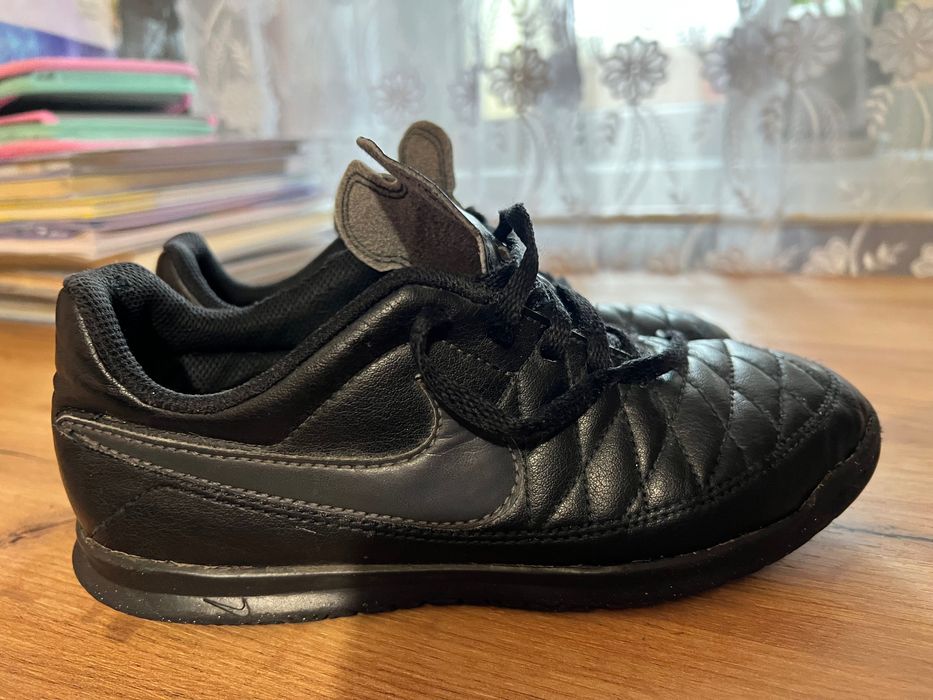 Футзалки Nike Majestry IC Jr 35,5