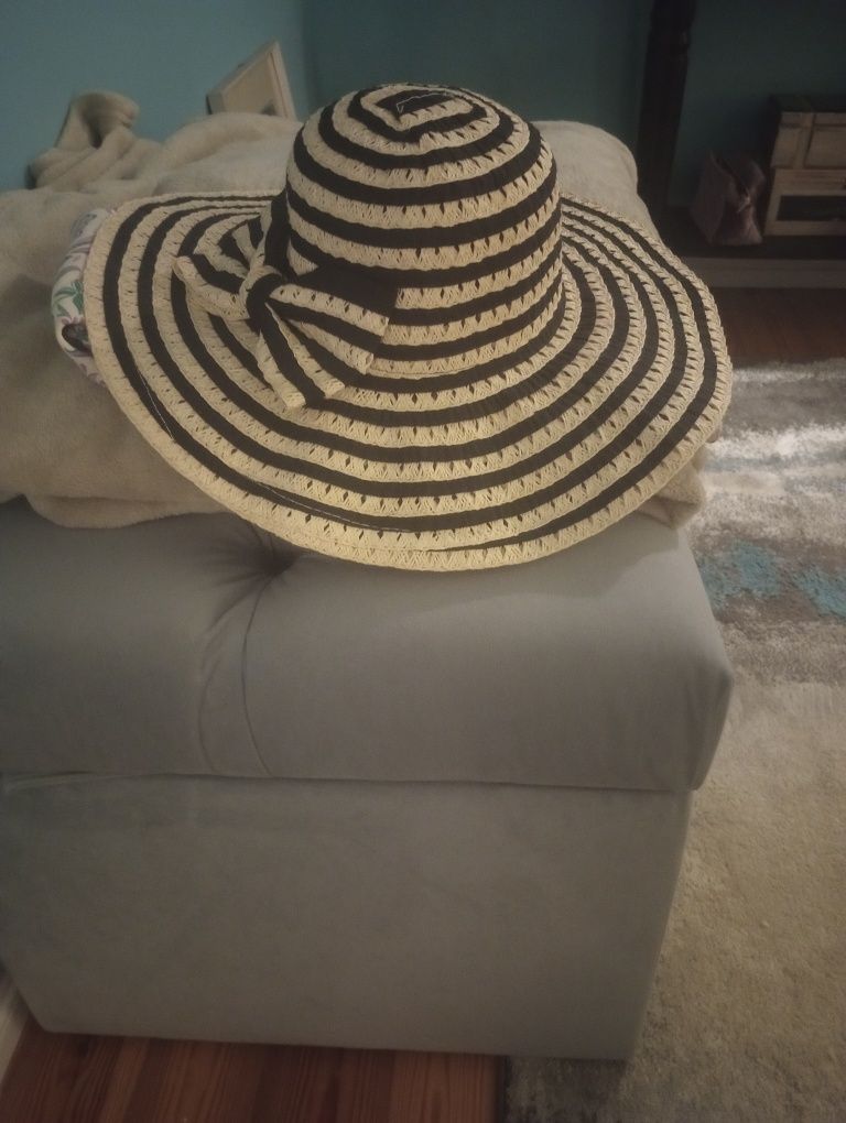 Nowy piękny duży kapelusz plażowy ze sklepu Westwing