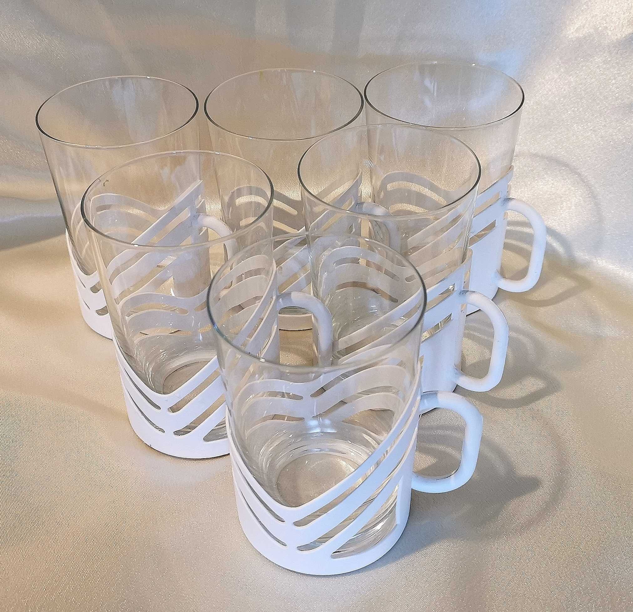 Komplet 6 szklanek w białych koszyczkach (PRL)