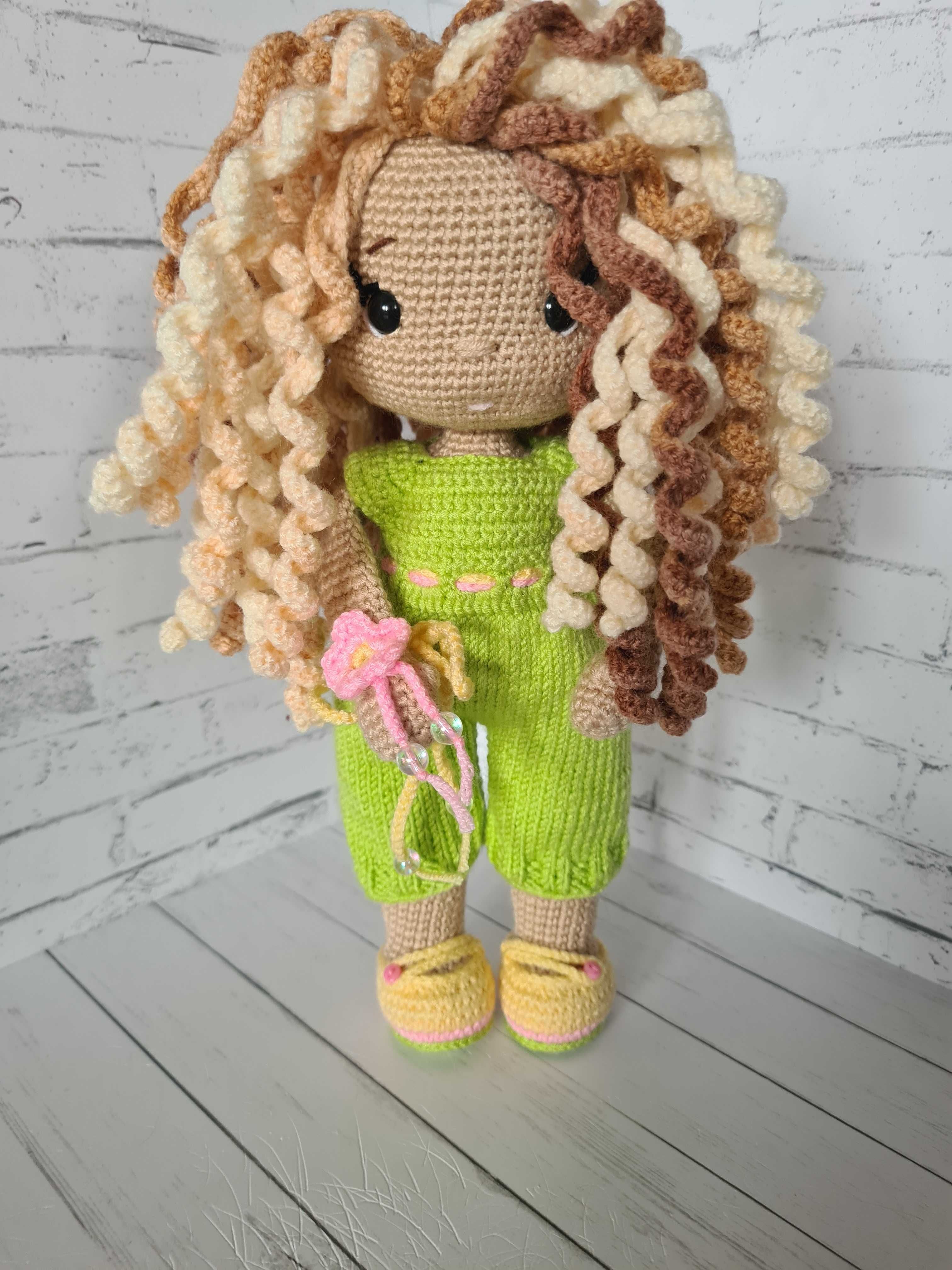 Ręcznie robiona lalka. Amigurumi