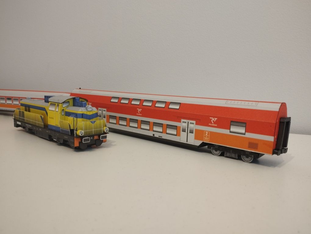 Zabawka Model kartonowy zabawka pociąg pasażerski miejski piętrowy aut