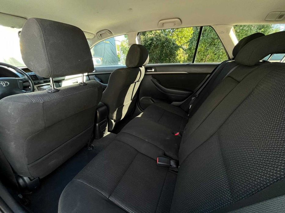 Toyota Avensis 1.8b + LPG • DŁUGIE OPŁATY • HAK • Zamiana