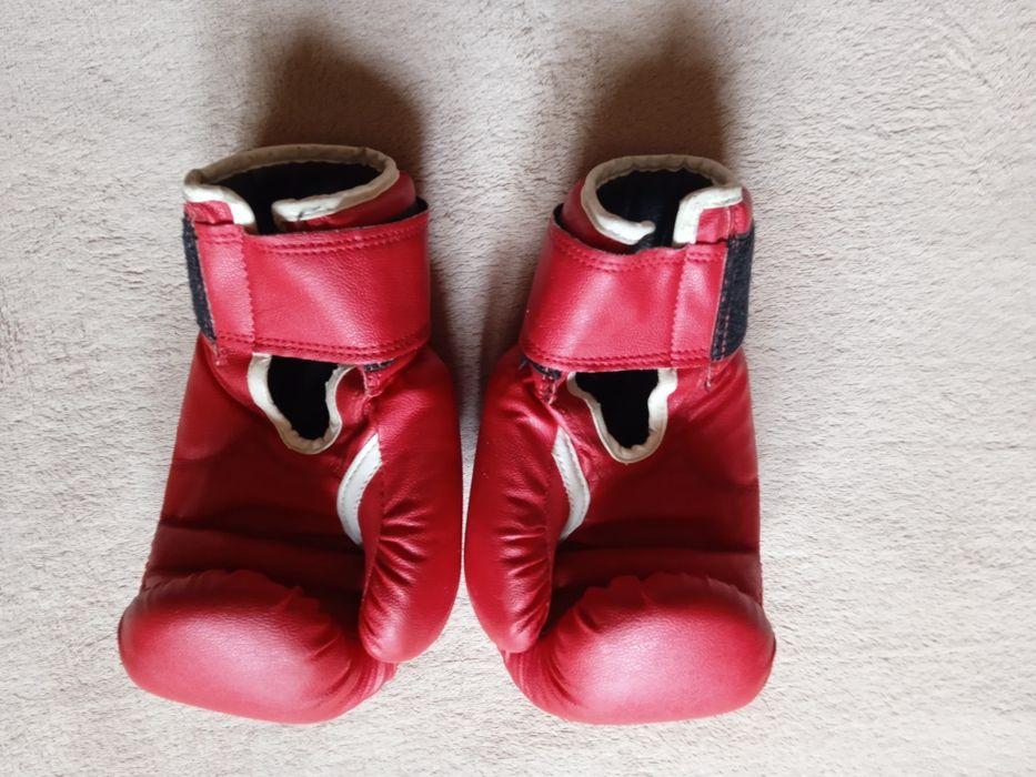 Боксёрские перчатки 6 oz+защита голени+футбольные щитки+наколенники