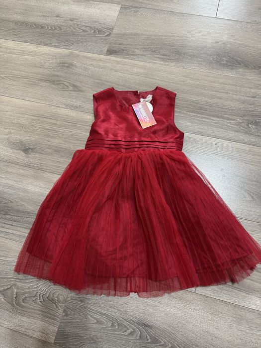 Сукня червоного кольру на 3 роки