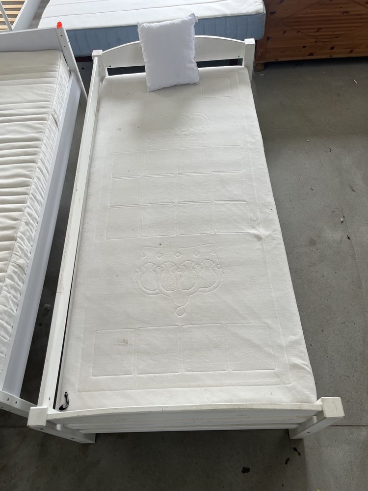Drewniane białe łóżko 90x200 cmz materacem komplet dowóz