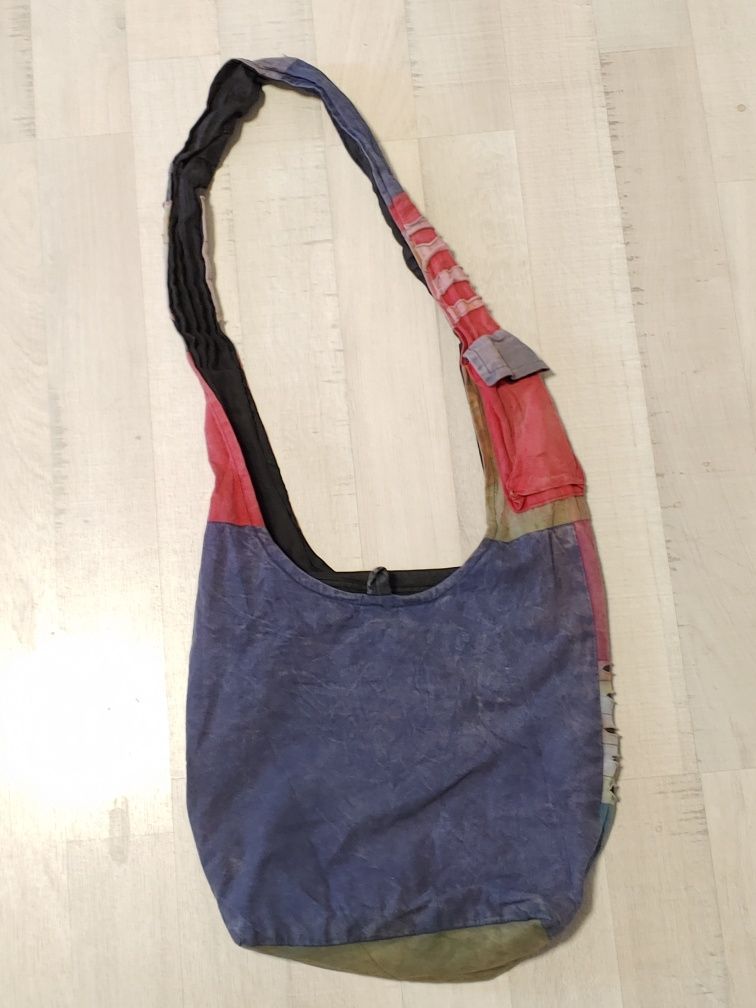 Яркая и вместительная сумка в стиле хиппи