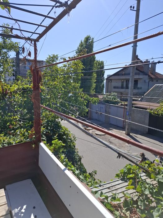 Сдам в Суворовском Р-не Крыжановка 3-х комн.квартира на земле на 2 эт.