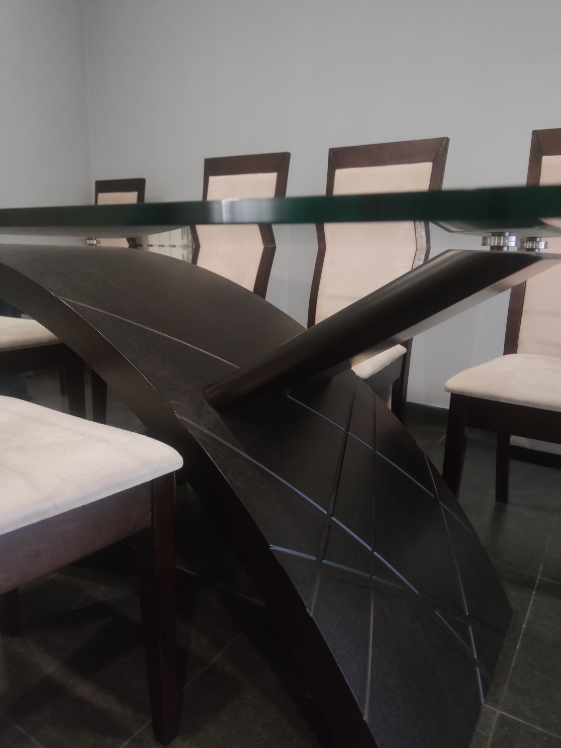 Mesa de vidro sala estar com cadeiras