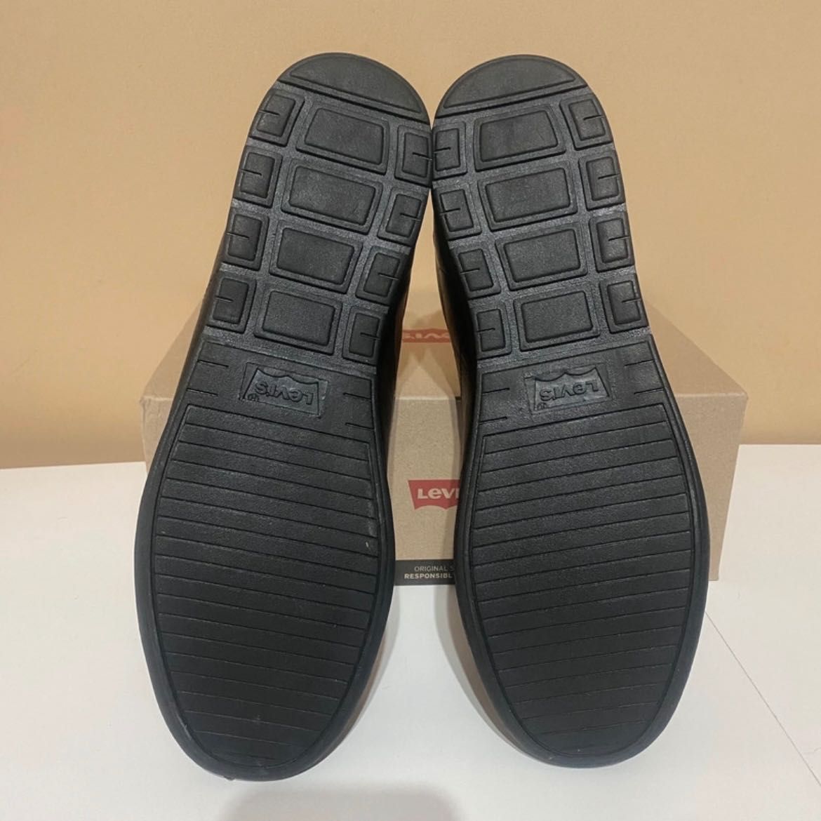 Buty LEVi’S r. 45 - 28 ,5 cm czarne Levis Sneakersy