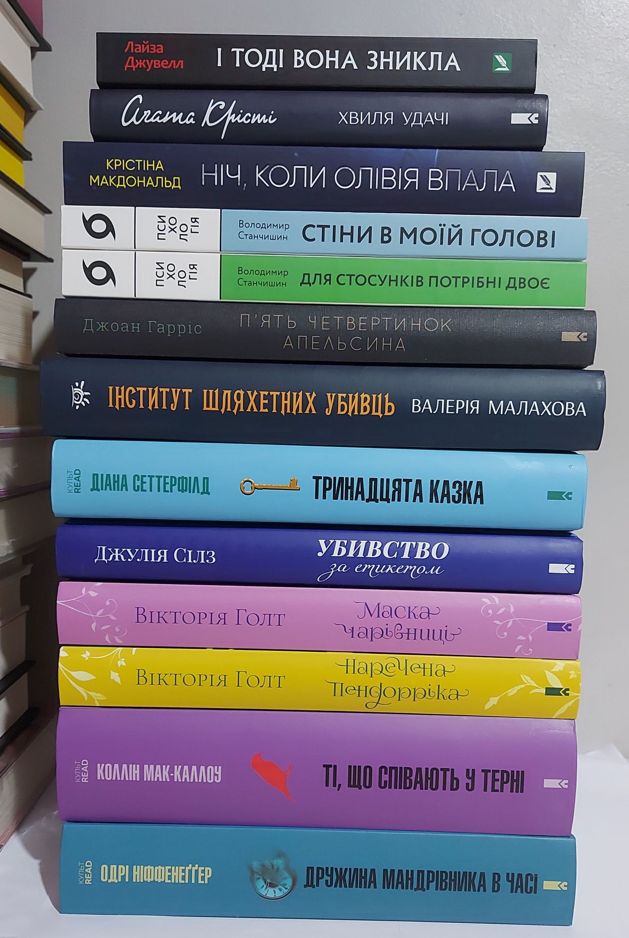 Книги художні, нові