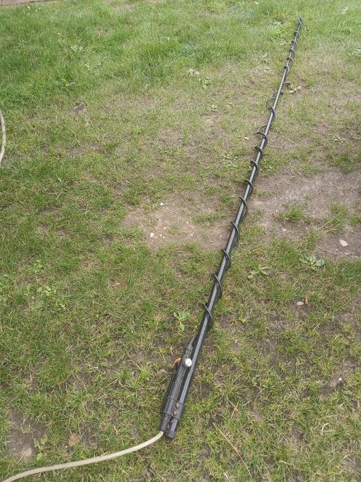 Opryskiwacz ogrodowy na kółkach z wysięgnikiem