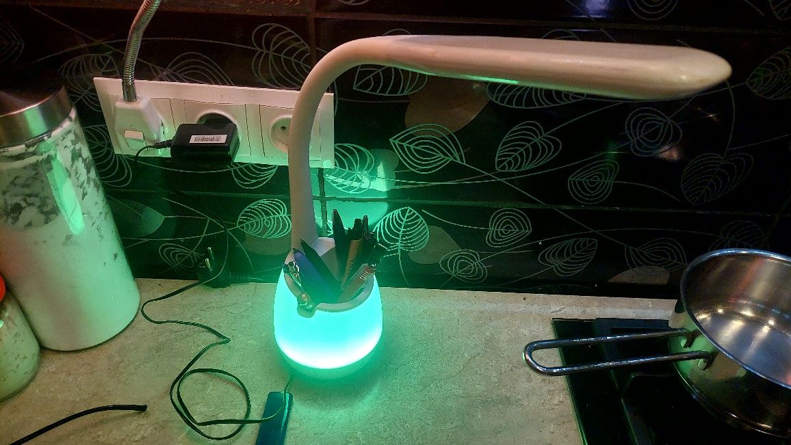 Lampka nocna lub biurkowa
