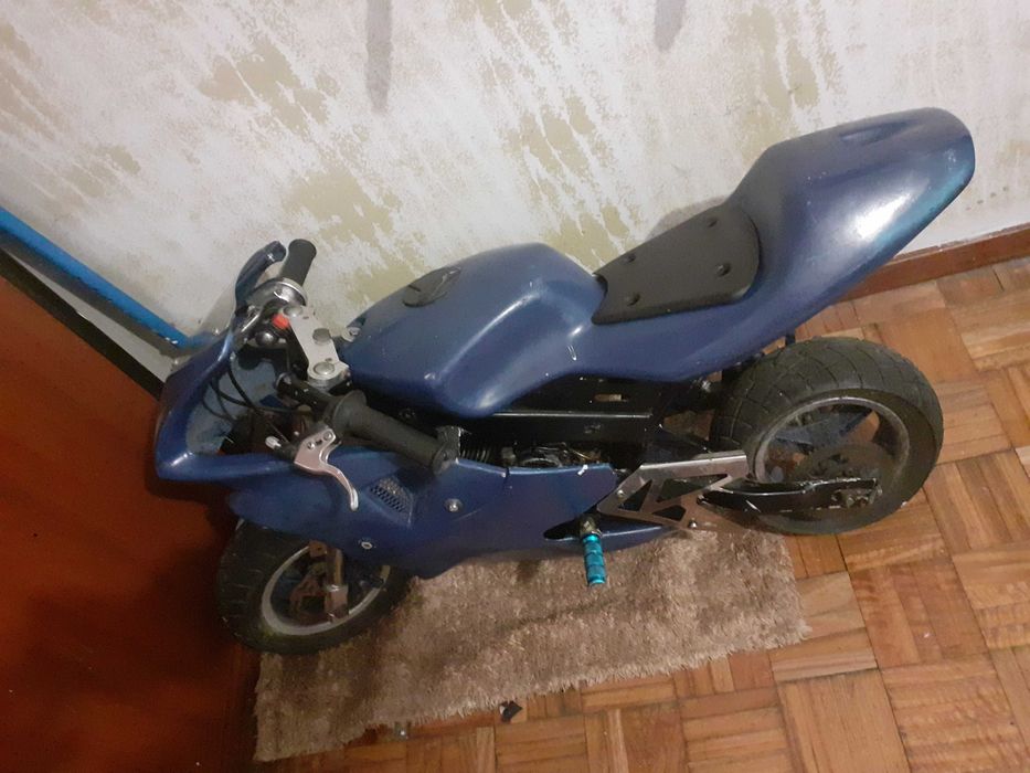 Troco esta mini mota so falta corente esta parada ja a 6 meses
