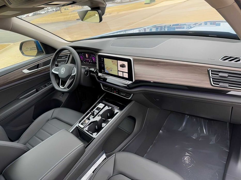 Volkswagen Atlas      2025