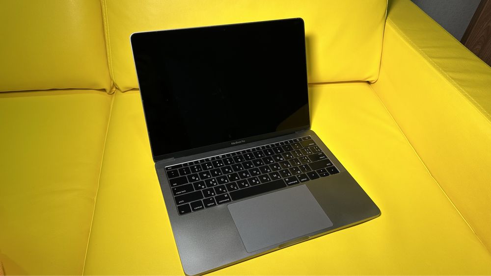 MacBook Pro 13-inch (2017) Two ports (i5 2.3GHz, 8GB, 256gb)