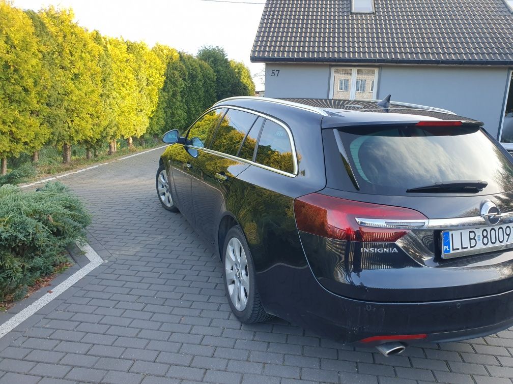 Opel Insignia. 2.0 2015. Gotowa w przyjemne trasy!