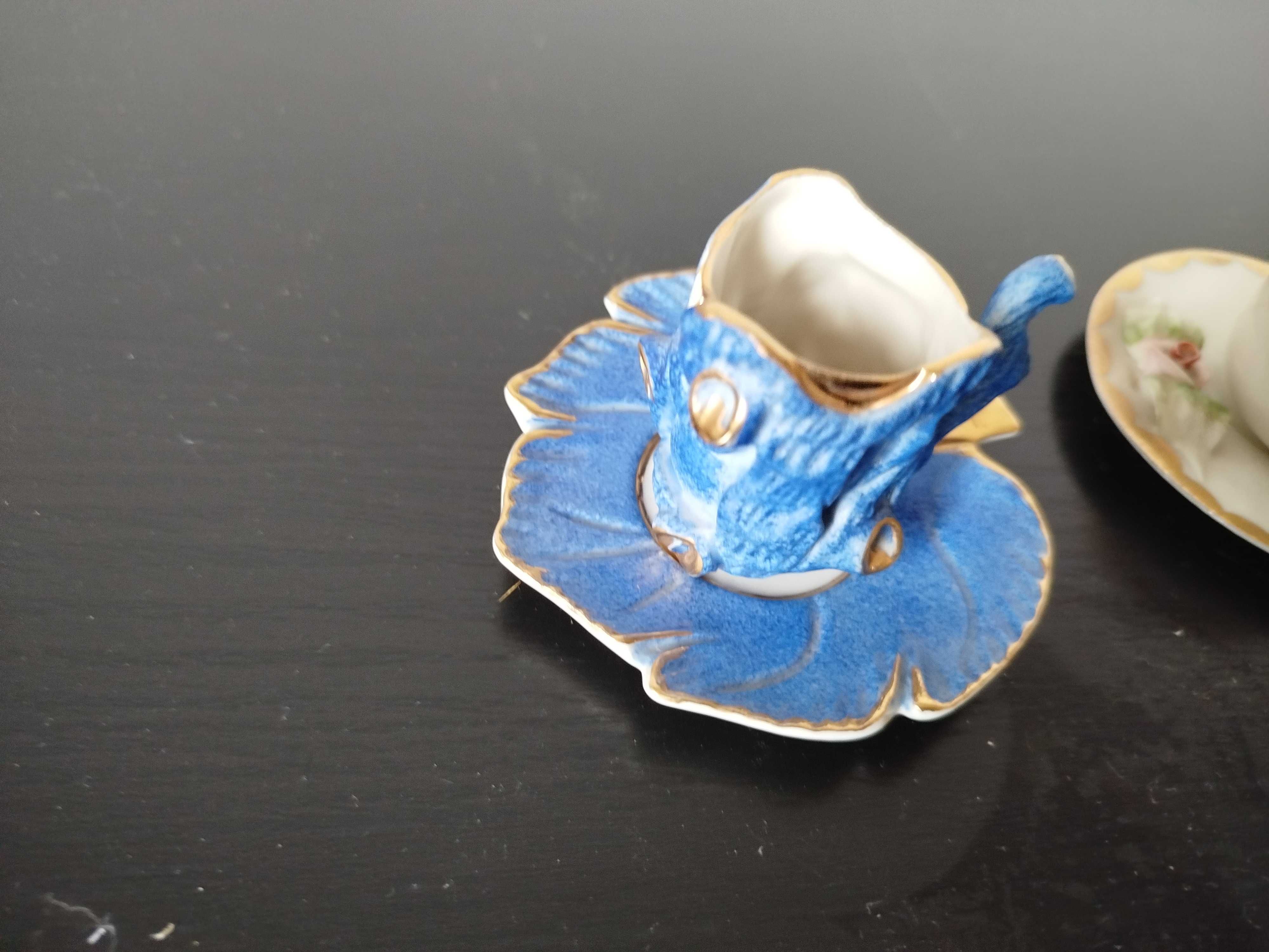 Chávenas pequeninas de decoração