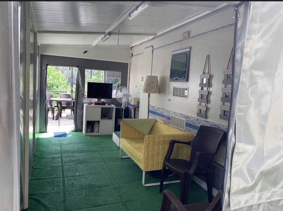 Vendo roulote com avançado