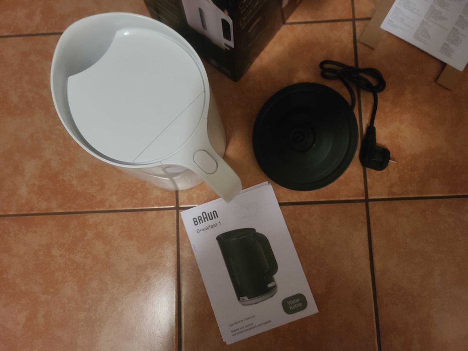 Електрочайник Braun 1,7 л 2200 Вт пластик всі види захисту зі шкалою