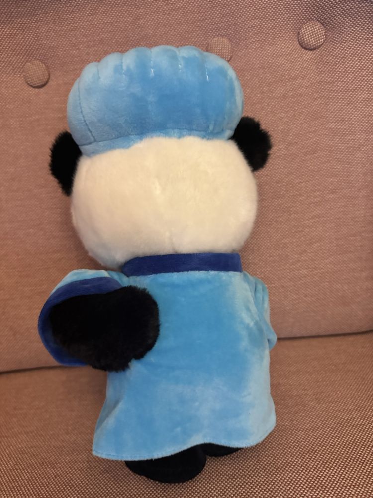 Panda kung fu panda z piórkami duża maskotka wysokość 30cm.