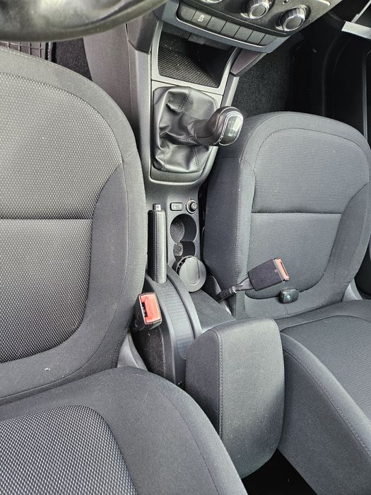 Skoda Yeti tunel środkowy podłokietnik kratki przewody powietrza