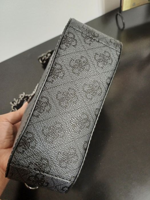 Mala GUESS ORIGINAL e em estado novo