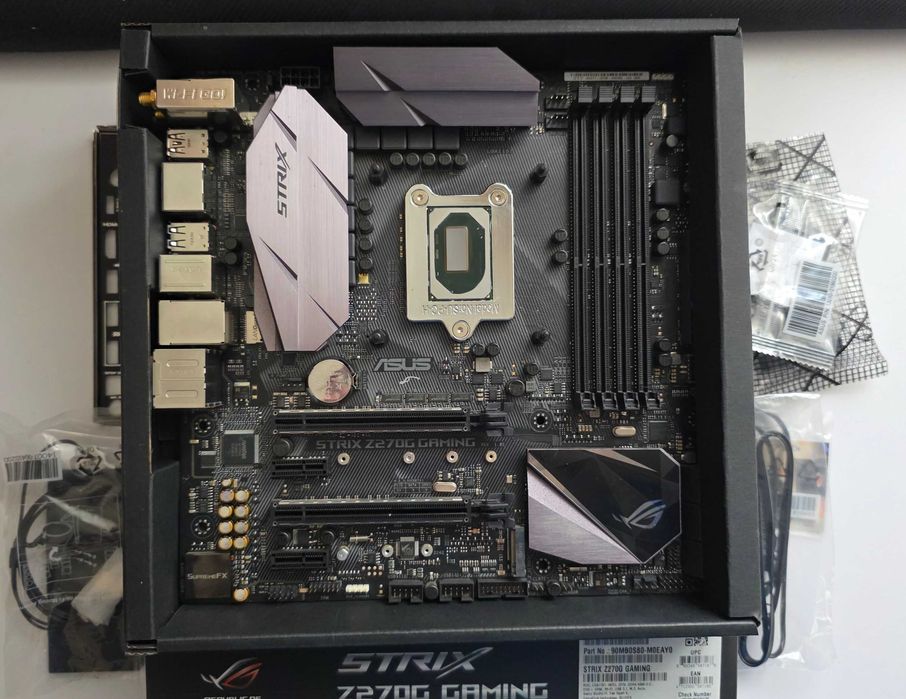 Intel QTJ0 (8C/16T, 4.9 GHz) + ASUS ROG STRIX Z270G GAMING